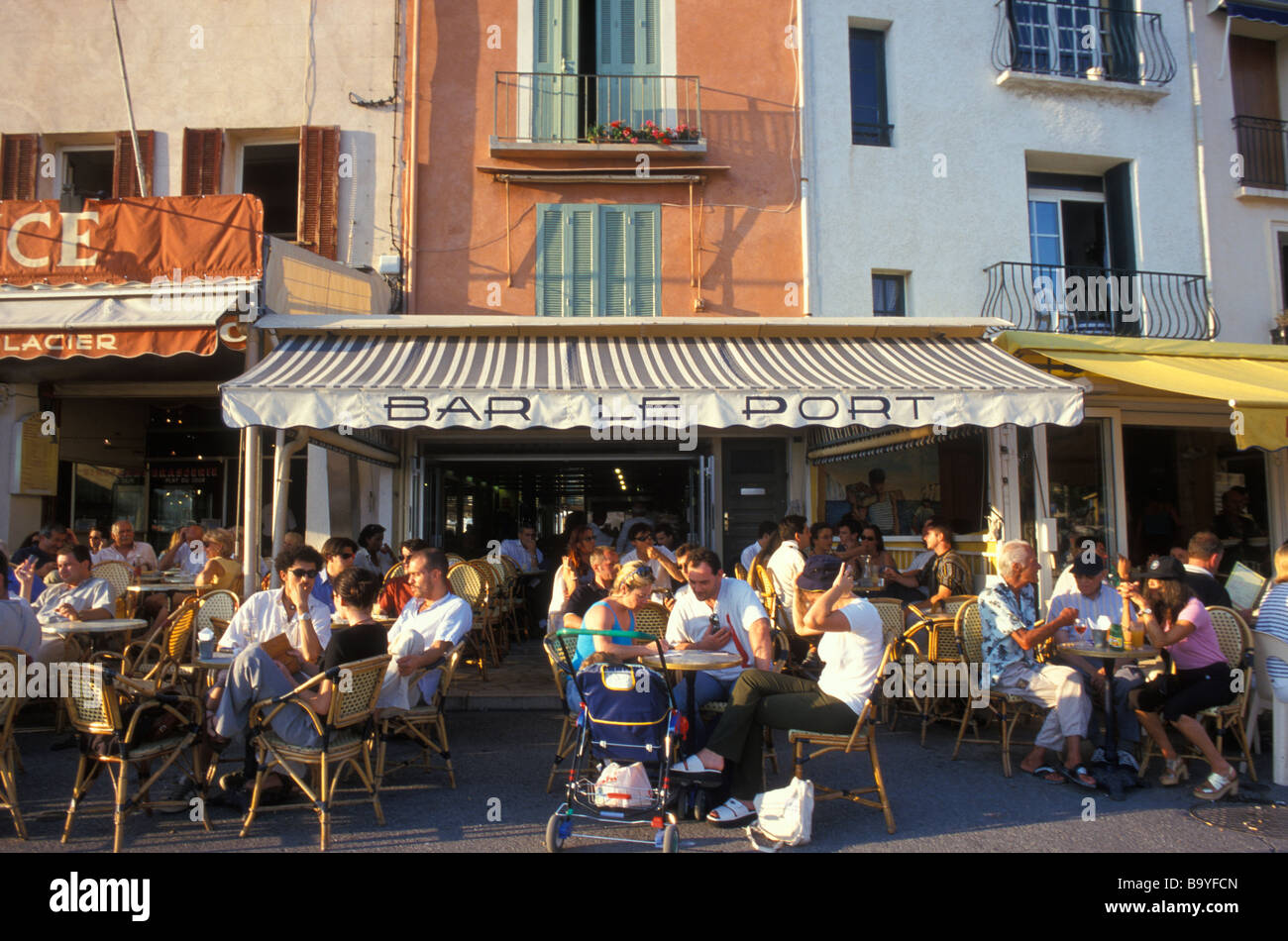 Restaurant, Cafe, Bar le Port, Cassis, Cote d Azur, France Stock Photo -  Alamy