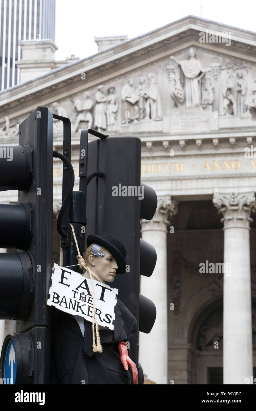 A manakin of a Banker is strung up in front of the Bank of England Stock Photo