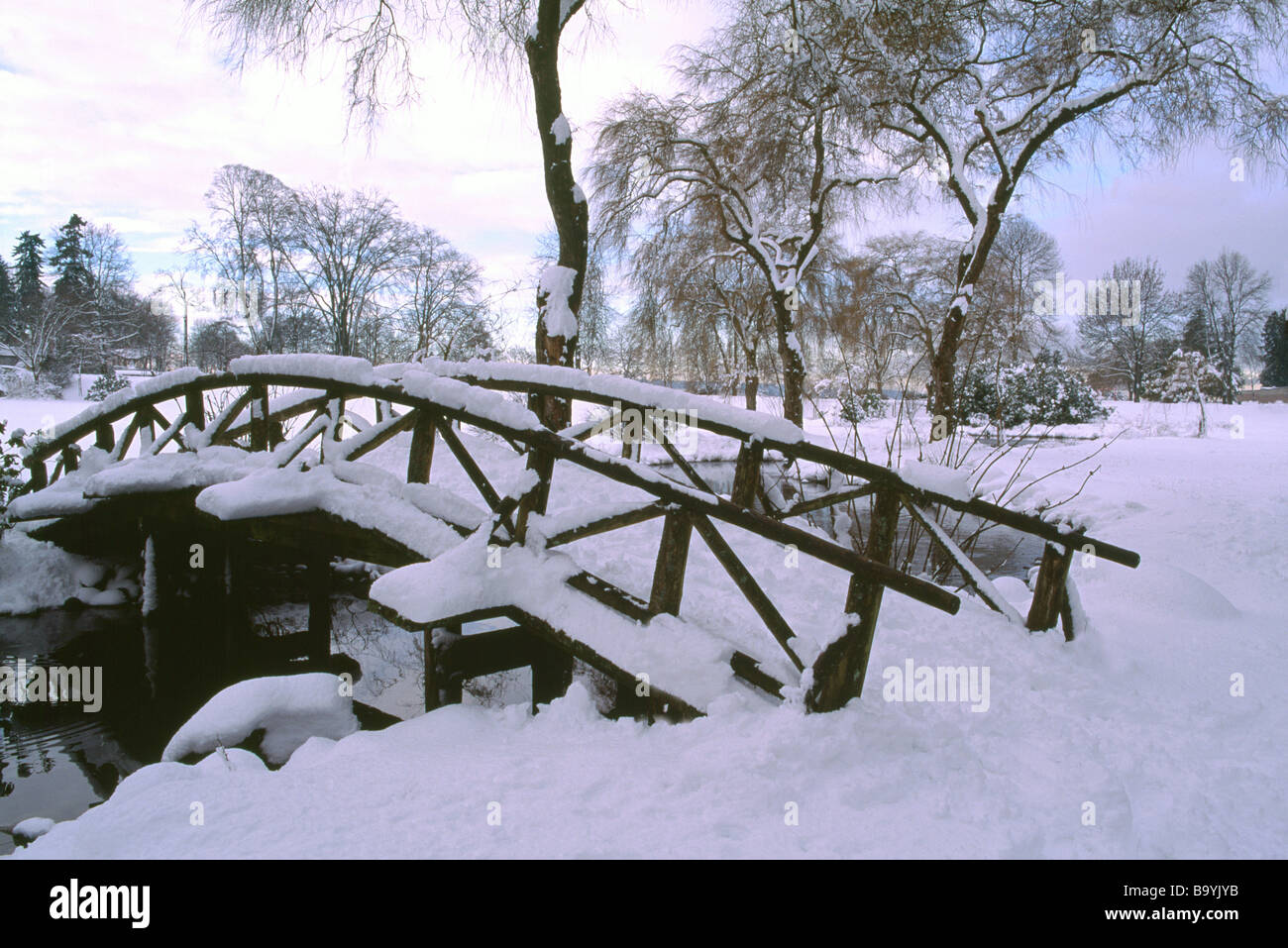 Winter scenes bridges hi-res stock photography and images - Alamy