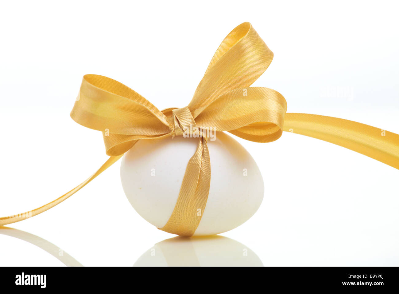 Easter egg with a bow Stock Photo - Alamy