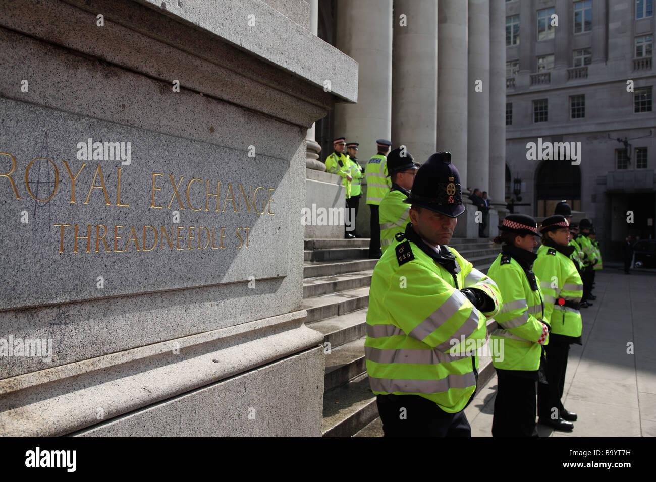 Police cordon outside the Bank of England during the 2009 G20 summit, London, UK. Stock Photo