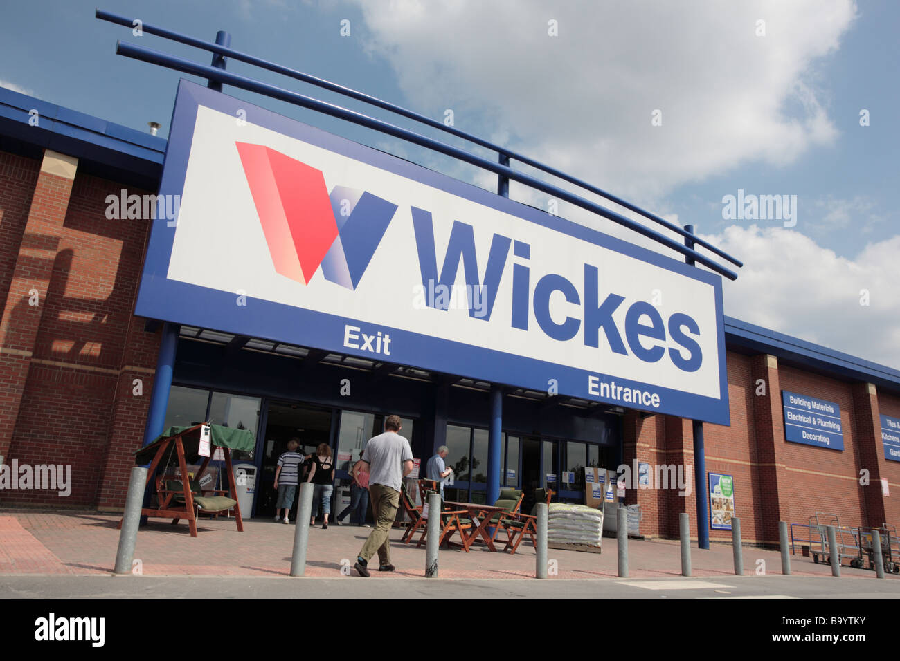 Are Dogs Allowed In Wickes Stores