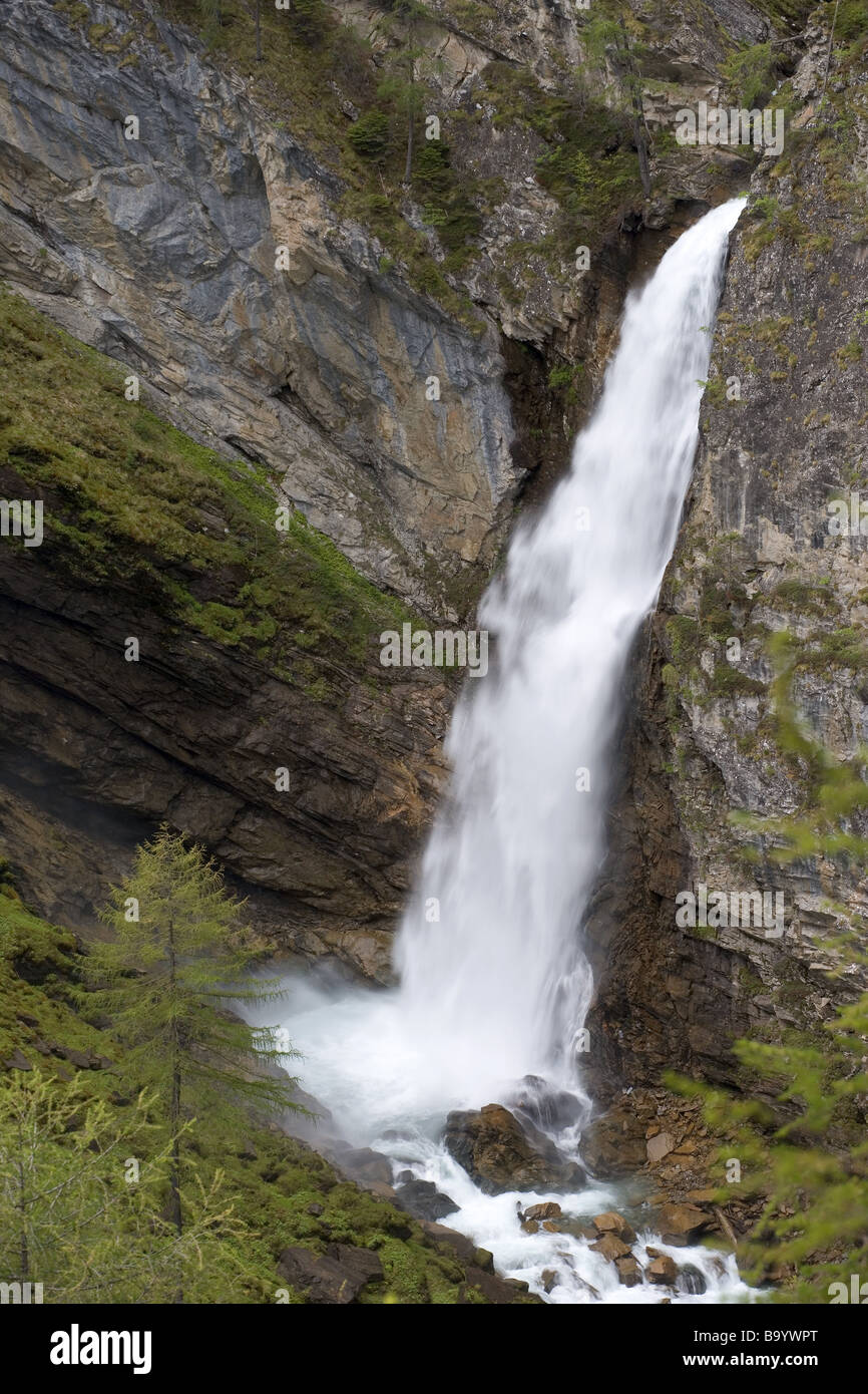 Falling mountain water hi-res stock photography and images - Alamy