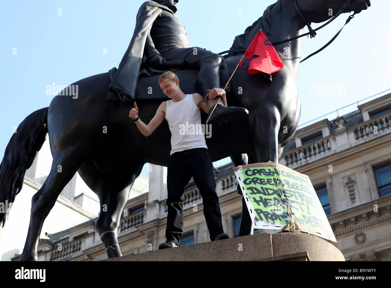 Protester on statue outside the Bank of England during the 2009 G20 summit, London, UK. Stock Photo