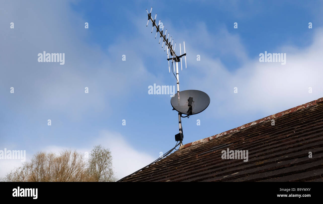 Bbc satellite dish hires stock photography and images Alamy