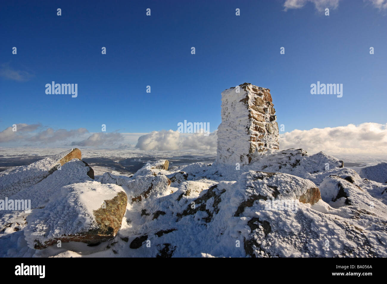 The summit trig pillar of Moel Siabod in winter conditions Stock Photo