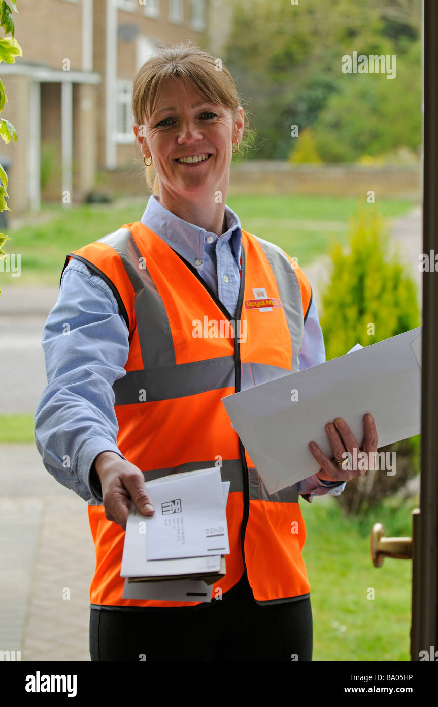 royal mail post woman delivering mail to a customer Stock Photo Alamy