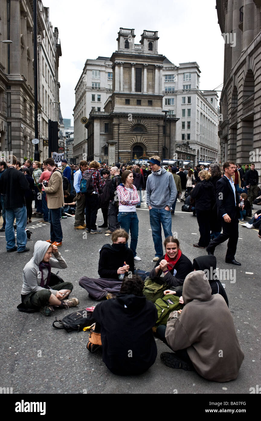 Kettling crowd people sitting hires stock photography and images Alamy