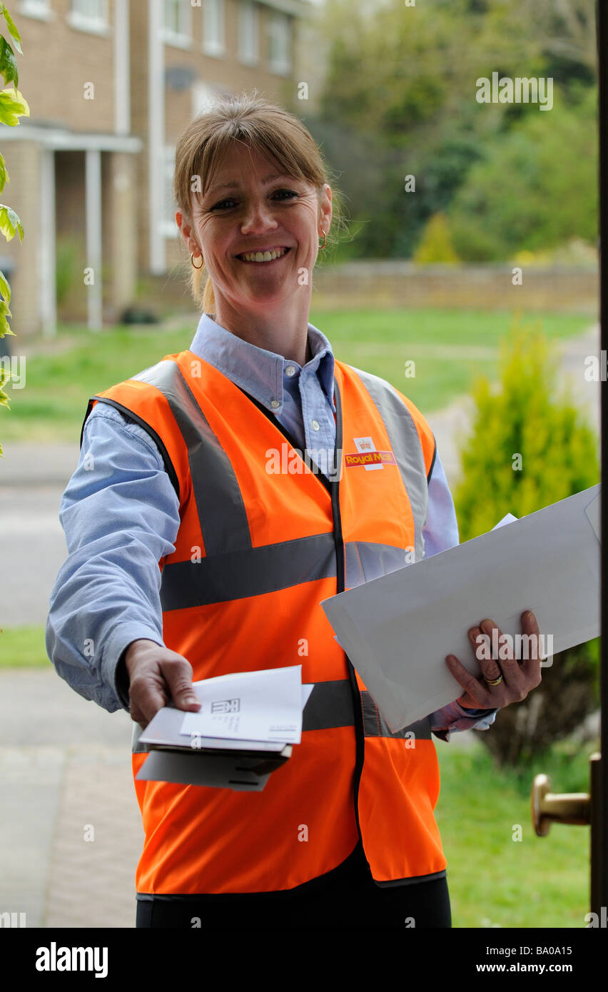 royal mail postwoman delivering mail to a customer Stock Photo
