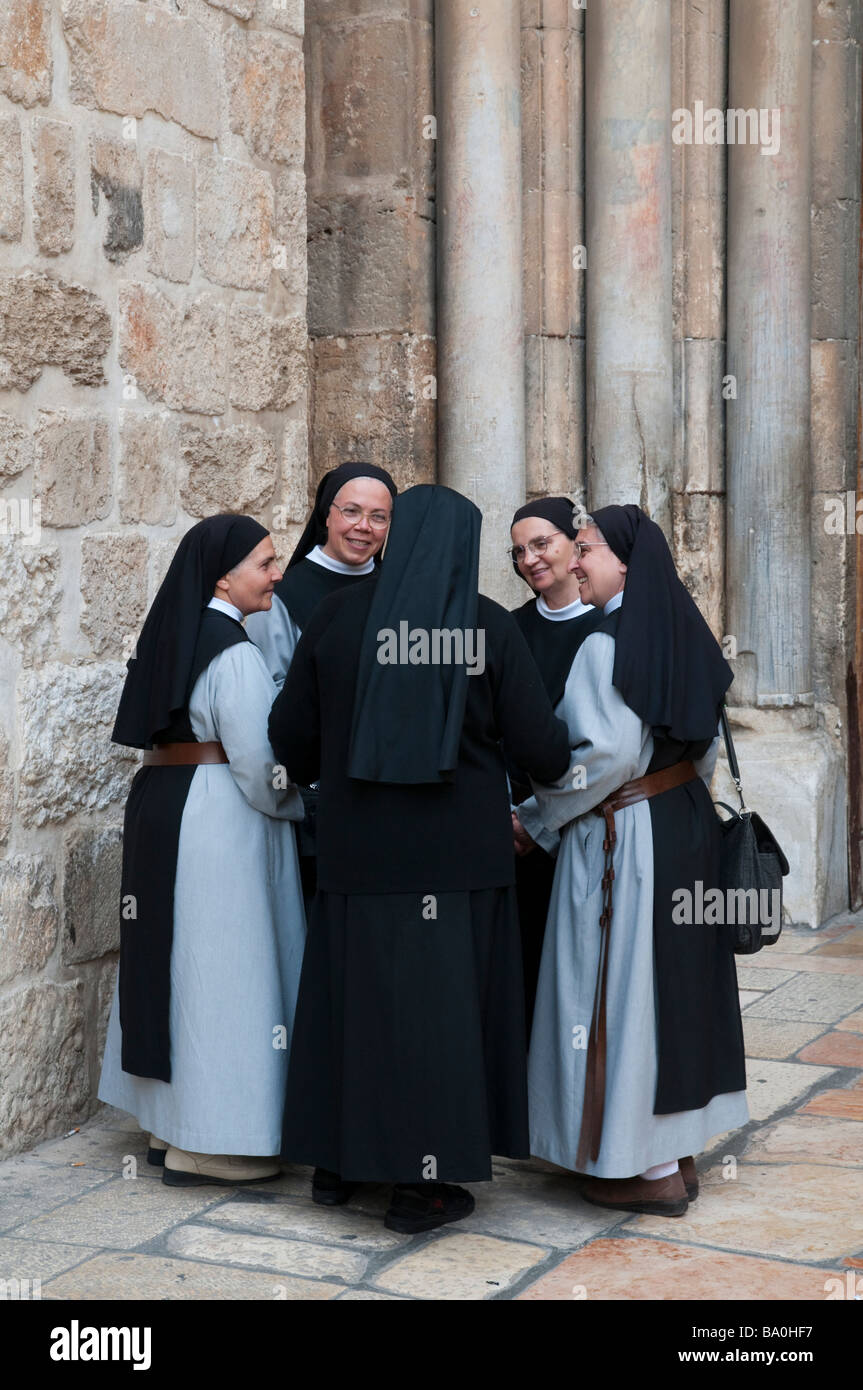 Israel Jerusalem Old City Holy Sepulchre Church Group Of Nones Standing At Entrance Gate Stock Photo Alamy Israel Jerusalem Old City Holy Sepulchre Church Group Of Nones Standing At Entrance Gate Stock Photo Alamy