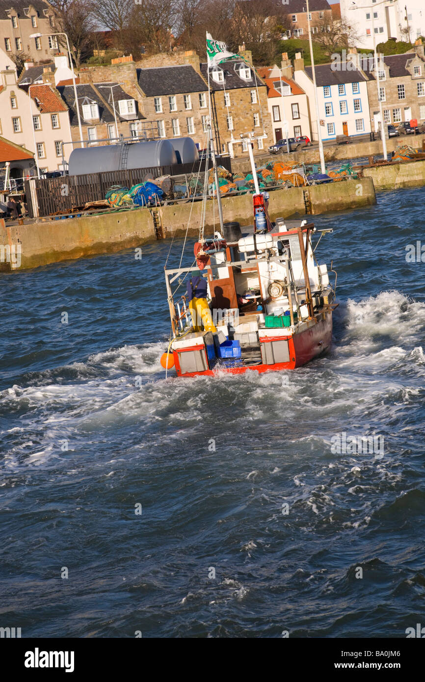 Fishing boat entering Pittenweem harbour Stock Photo - Alamy