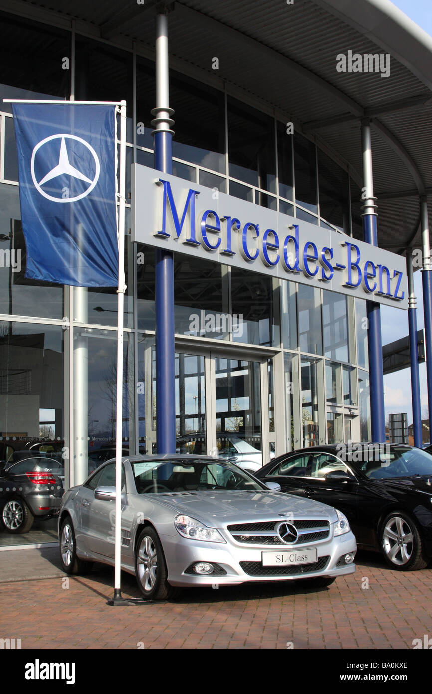 Mercedes benz car showroom hires stock photography and images Alamy