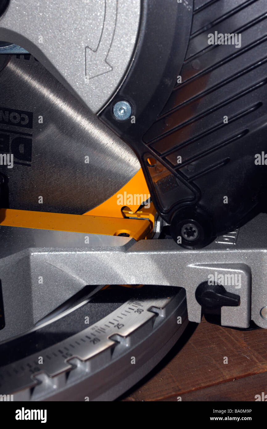 Miter saw hi-res stock photography and 