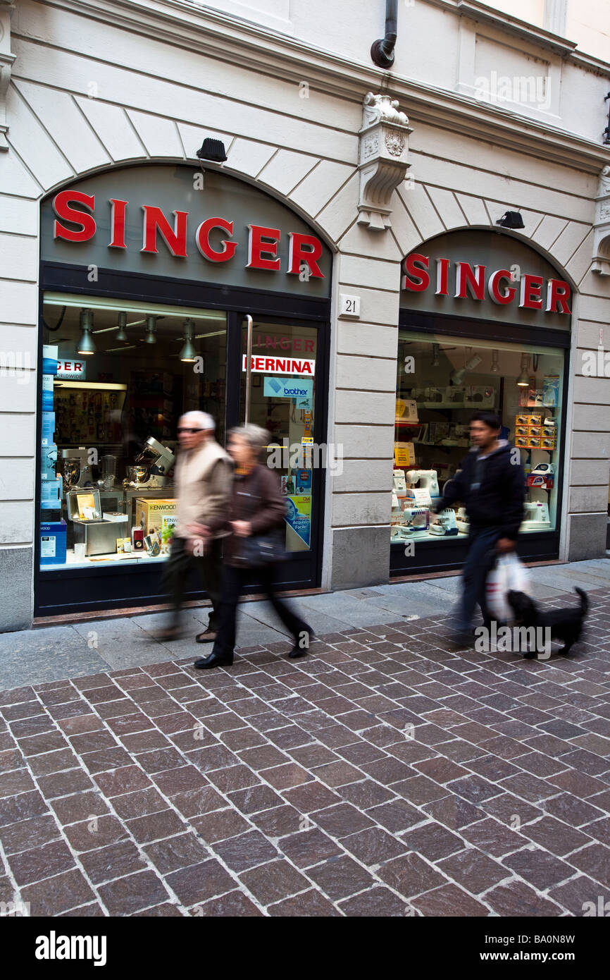 Singer shop in Como, Italy Stock Photo