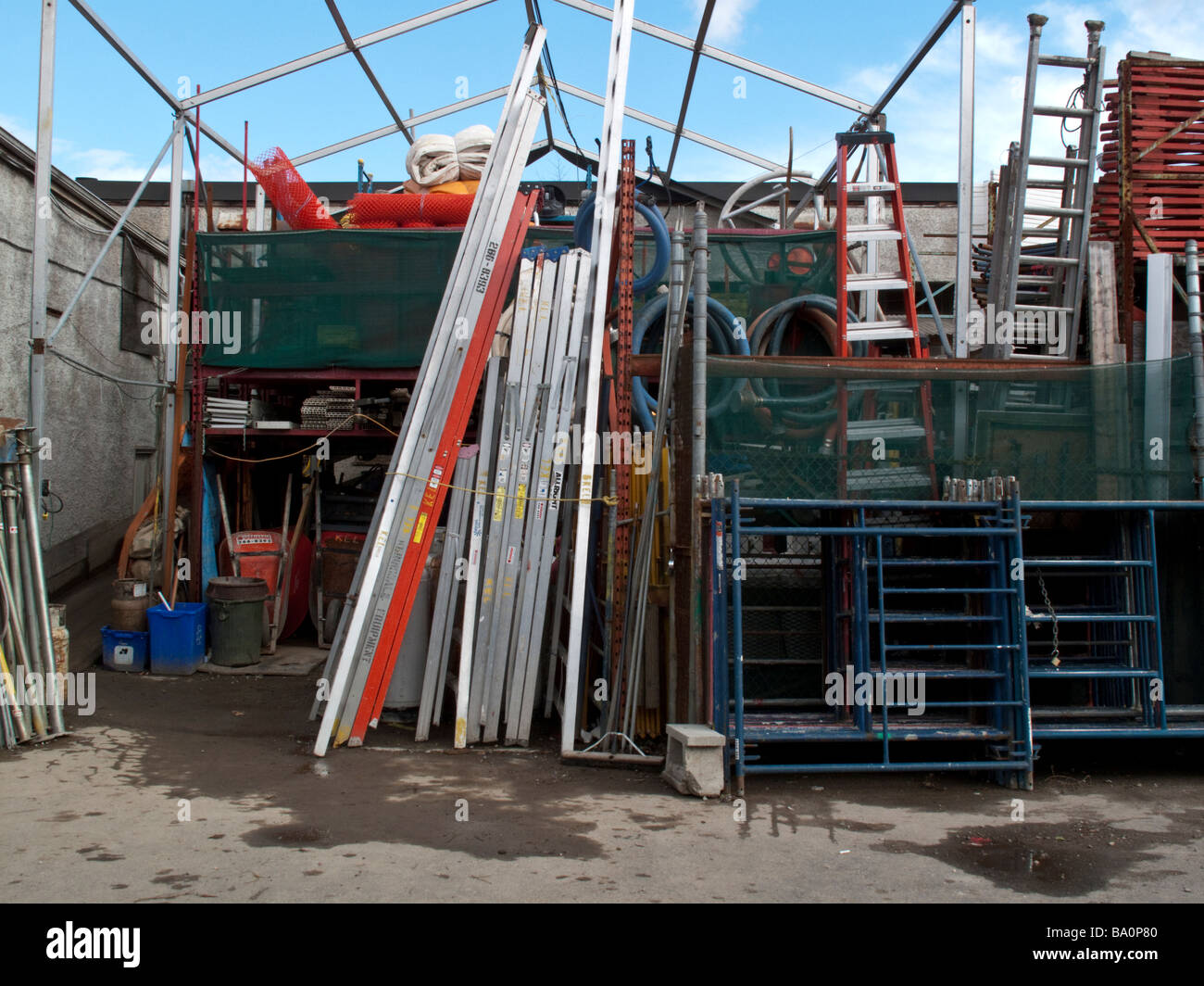 Scaffolding materials hires stock photography and images Alamy