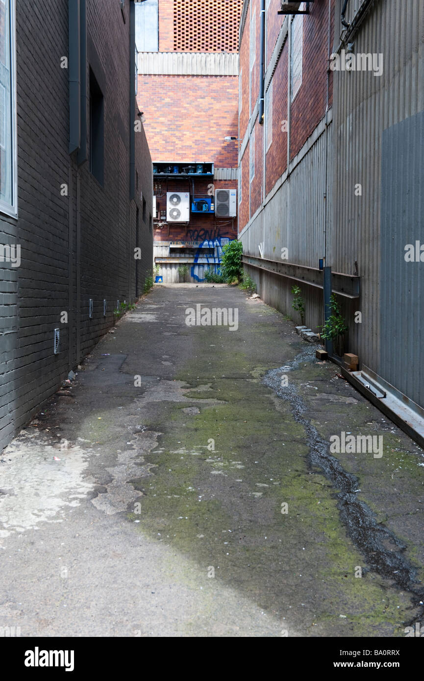 Dingy alley hires stock photography and images Alamy