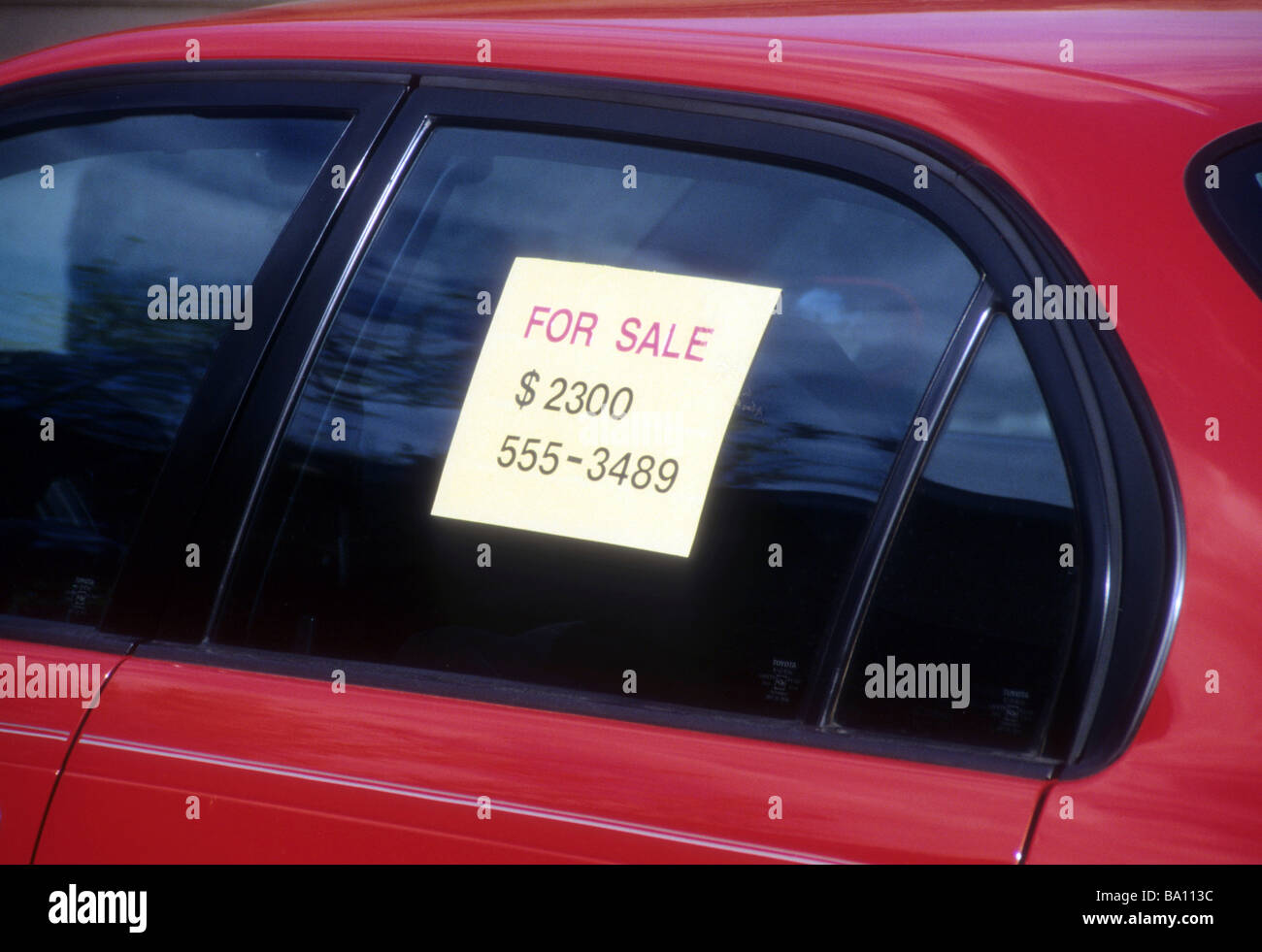 "for sale" sign car window market display sell sale ad property vehicle buy private Stock Photo