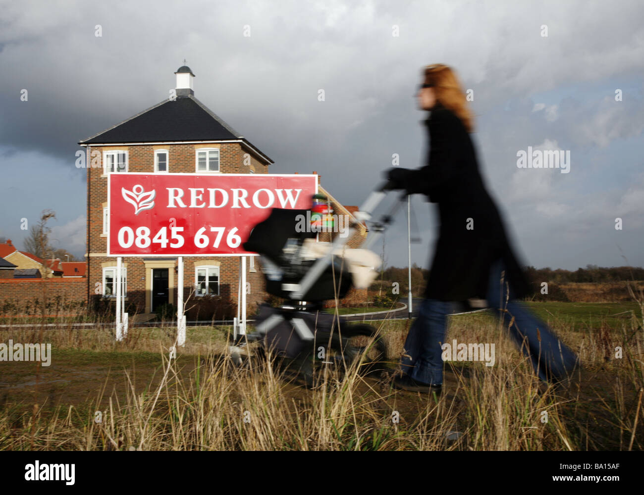 Housing Estate Uk Children Stock Photos & Housing Estate Uk Children