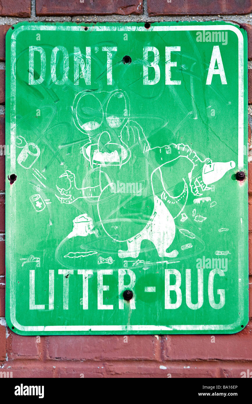 Don't be a litter bug sign on a building in Red Hook Brooklyn Stock Photo
