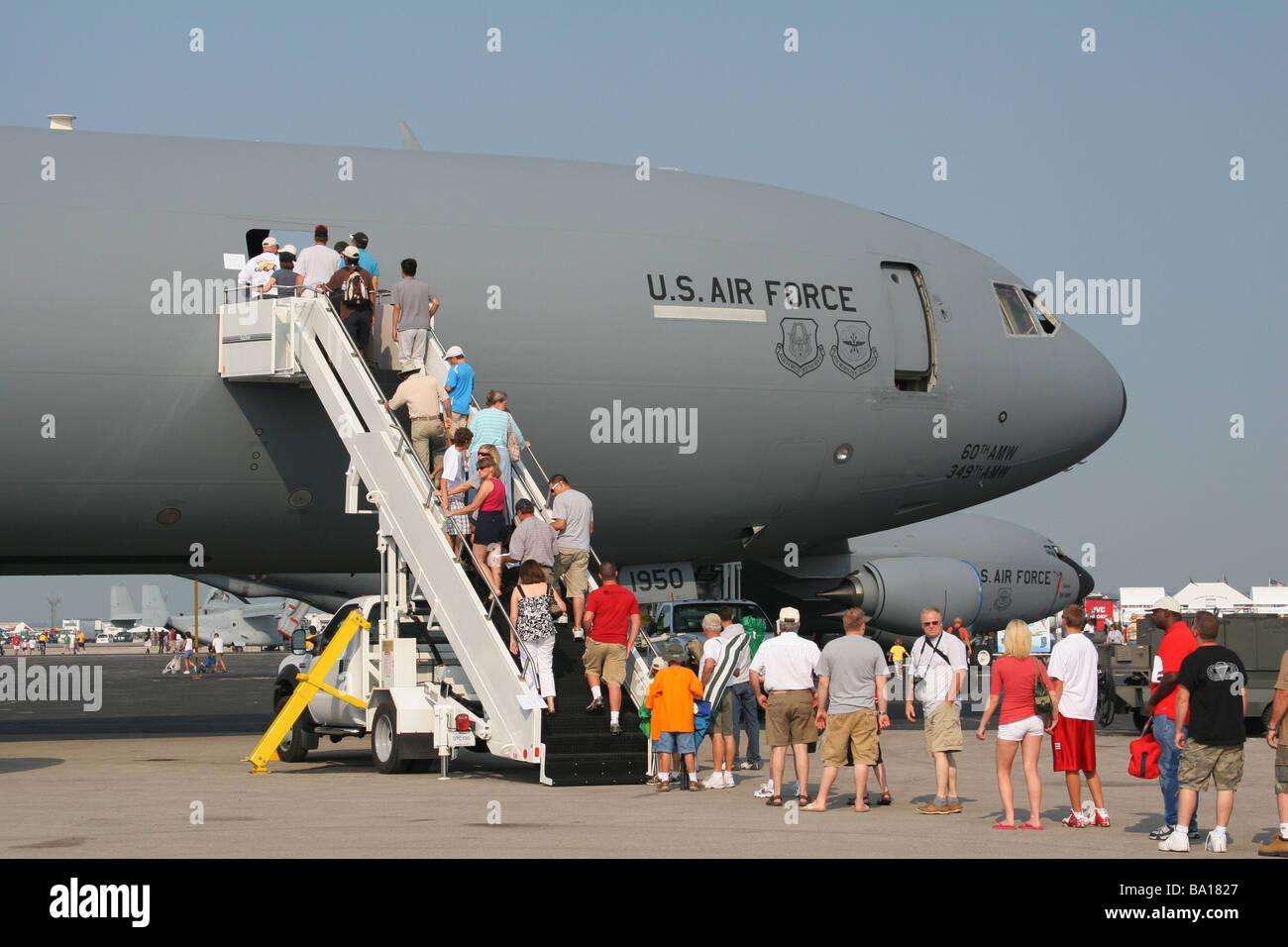 Visitors Tour Airplane Dayton Air Show Vandalia Ohio Stock Photo Alamy