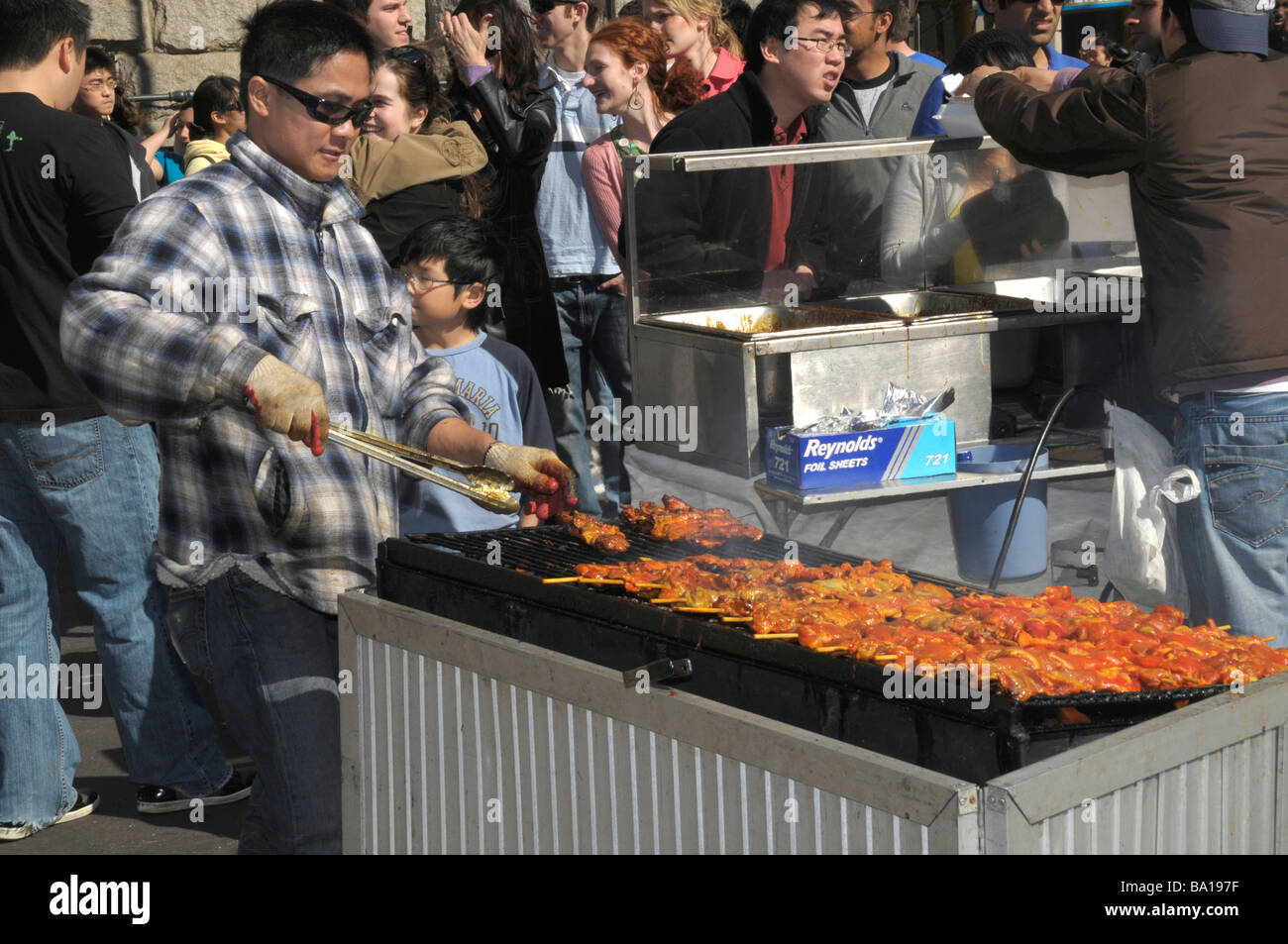 Japanese food vendor hi-res stock photography and images - Alamy