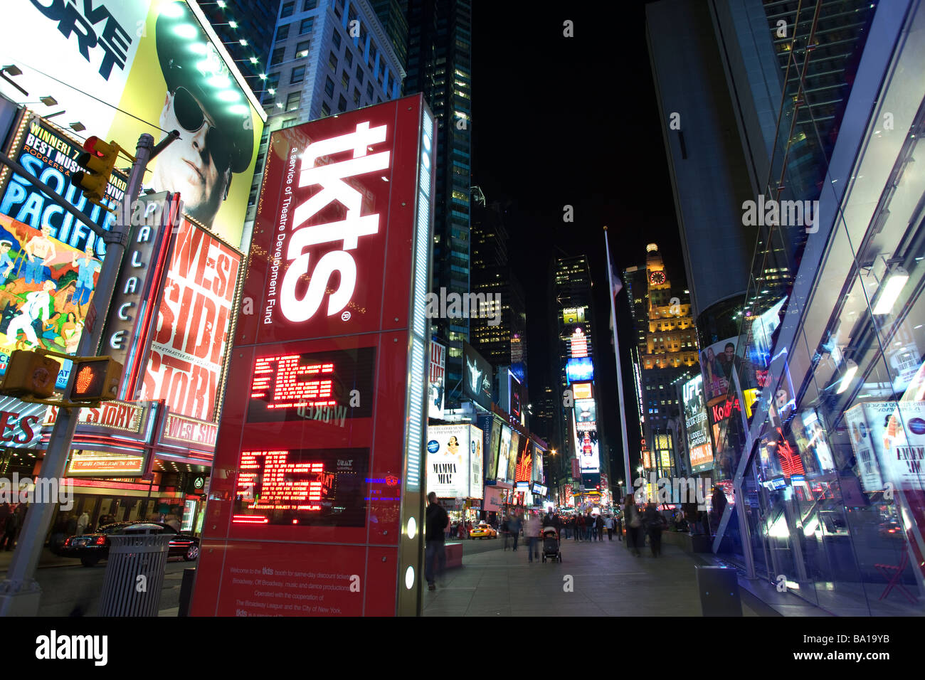 TKTS BOOTH TIMES SQUARE MIDTOWN MANHATTAN NEW YORK USA Stock Photo Alamy