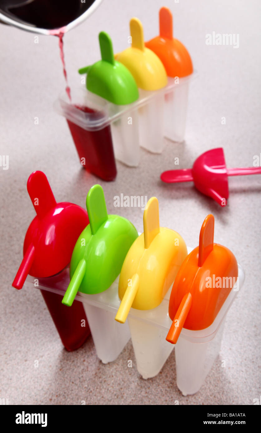 Making Home-made ice-lollies/popsicles Stock Photo