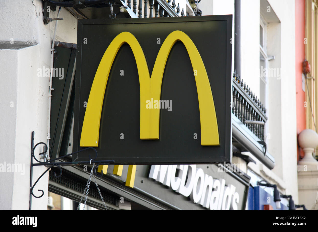 Mcdonalds sign uk hi-res stock photography and images - Alamy