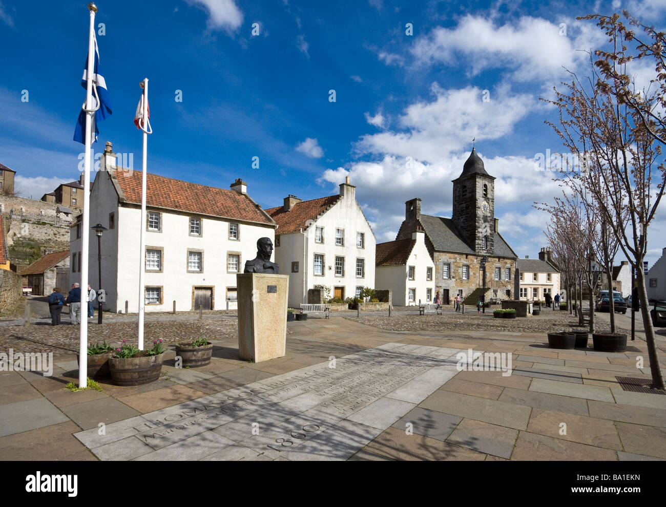 The town square and Town House in the Royal Burgh of Culross in Fife and bust of Admiral Lord Thomas Alexander Cochrane Stock Photo
