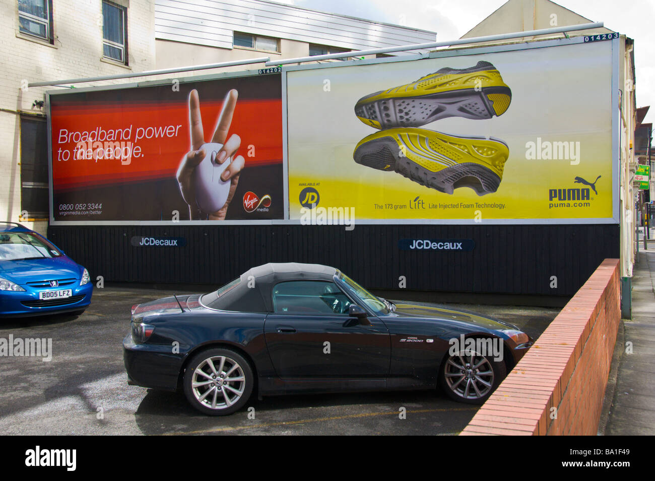 JCDecaux advertising billboards for Virgin Media broadband ...