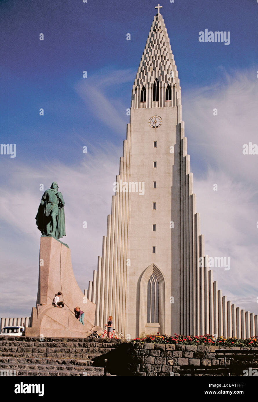 Elk125 4202 Iceland Reykjavik Hallgrimskirkja church with statue of Leif Ericson Stock Photo