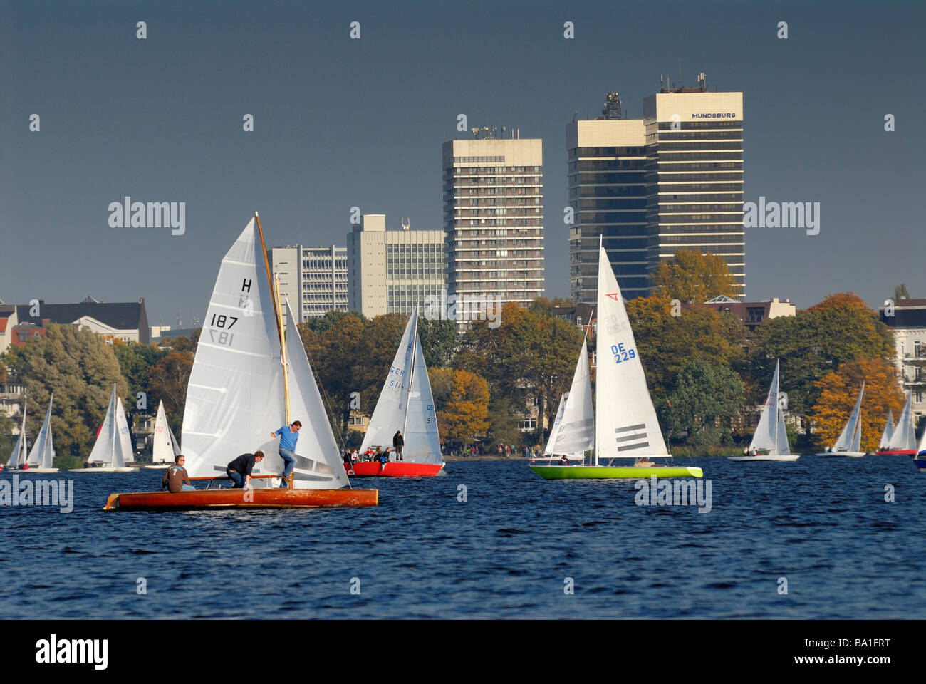 Sail boats upon the Außenalster, in the background the skyskrapers of Mundsburg in Hamburg, Germany. Stock Photo