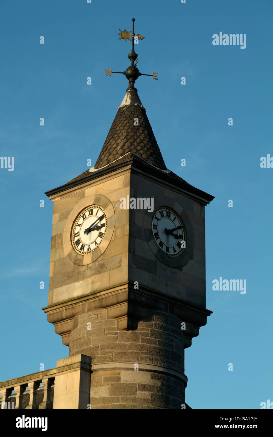 Scottish clock towers hi-res stock photography and images - Alamy