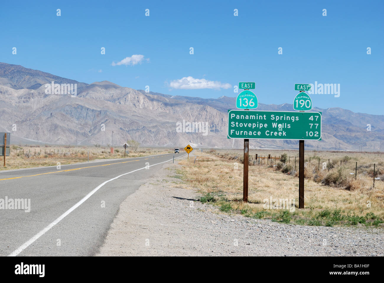 Highway 136 and 190 from Lone Pine to Death Valley, at the north end of Owens Lake, eastern California USA Stock Photo