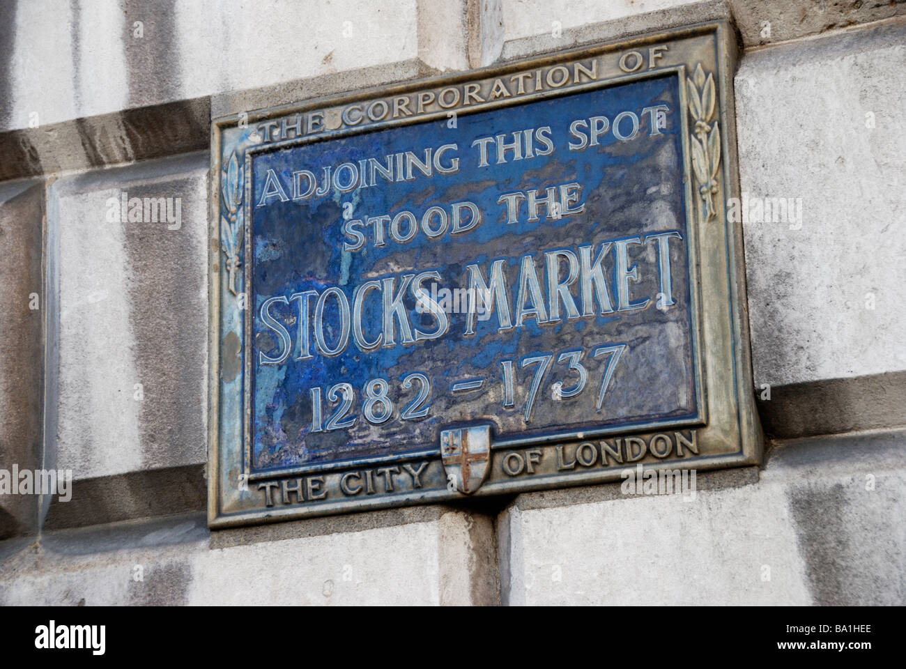 Blue plaque marking the location of the former Stocks Market in the City of London Stock Photo