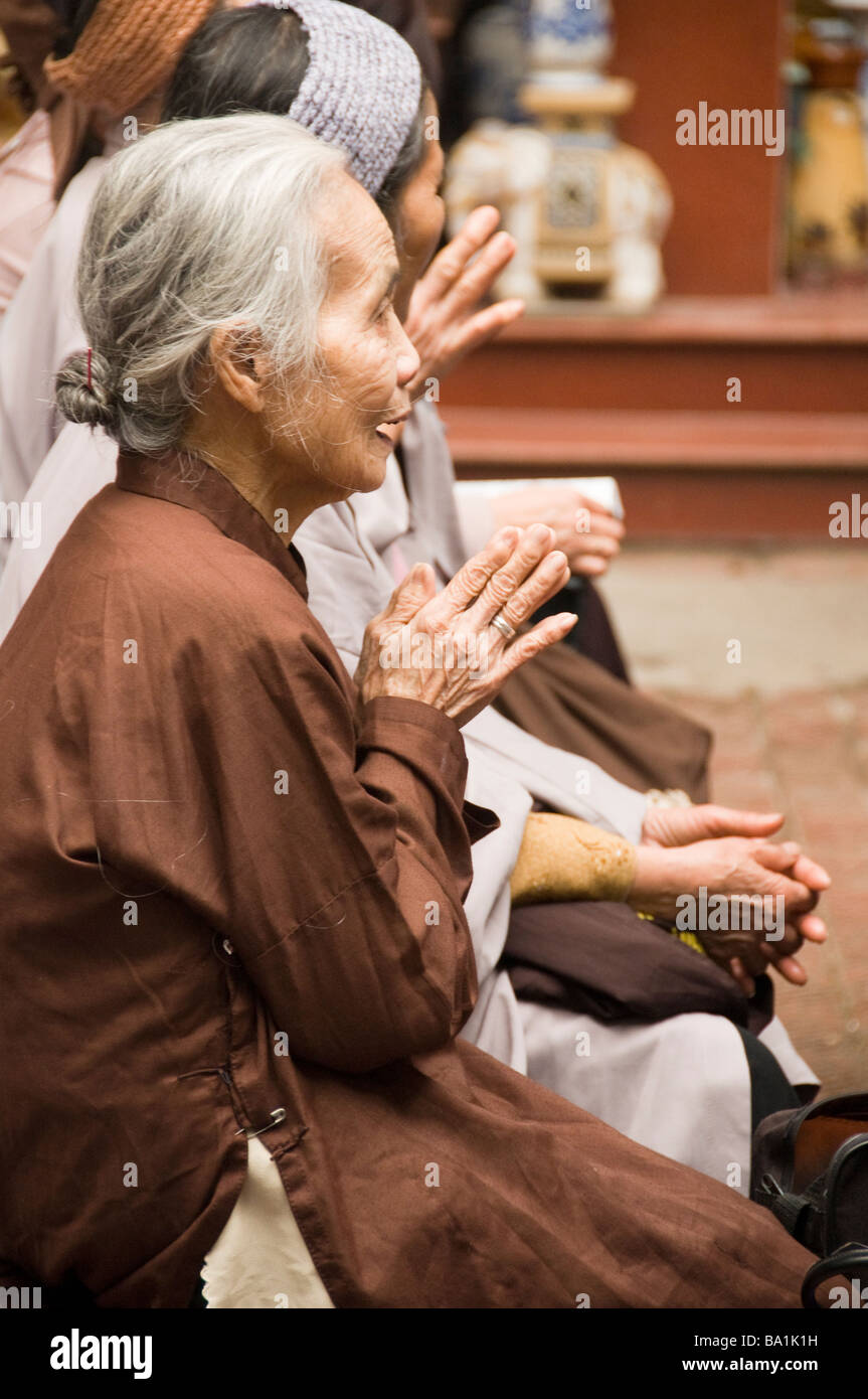 prayer at a Daoist temple in Hanoi Vietnam Stock Photo Alamy