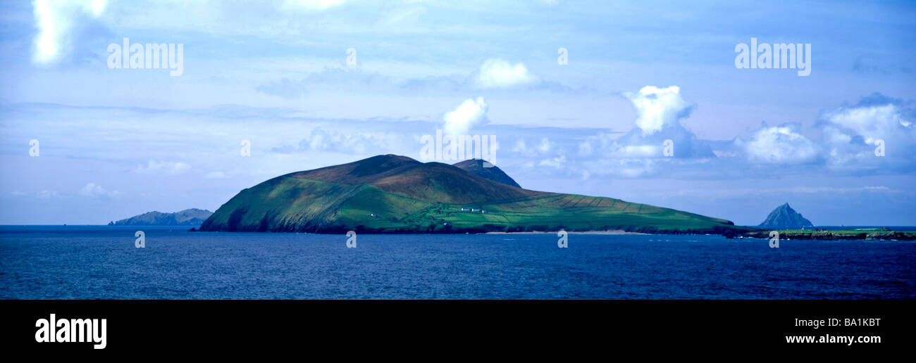 The island of Great Blasket with the Island of Inishtooskert in the background to the rignt from Slea Head Stock Photo