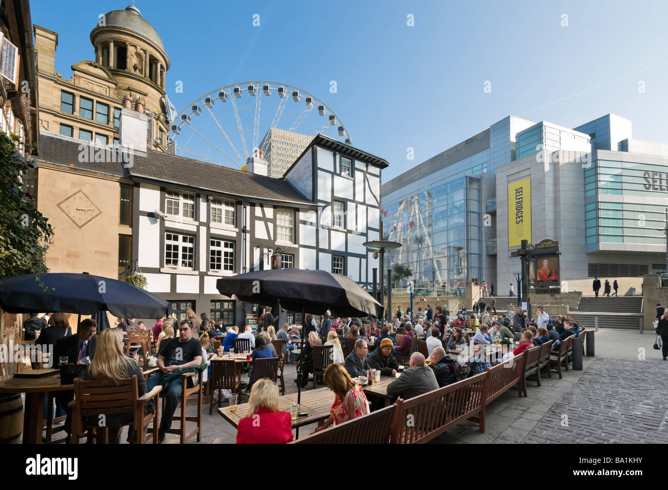 The Old Wellington Inn and Sinclair's Oyster Bar in front of Selfridges, Cathedral Gates, Exchange Square, Manchester, England Stock Photo
