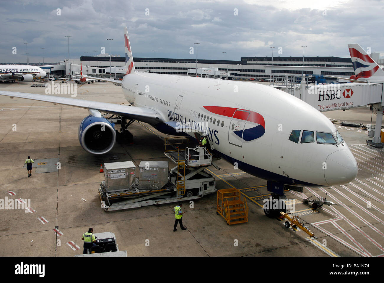 A British Airways Boeing 777-200 aircraft sits on the tarmac at Sydney Kingsford Smith International Airport Stock Photo