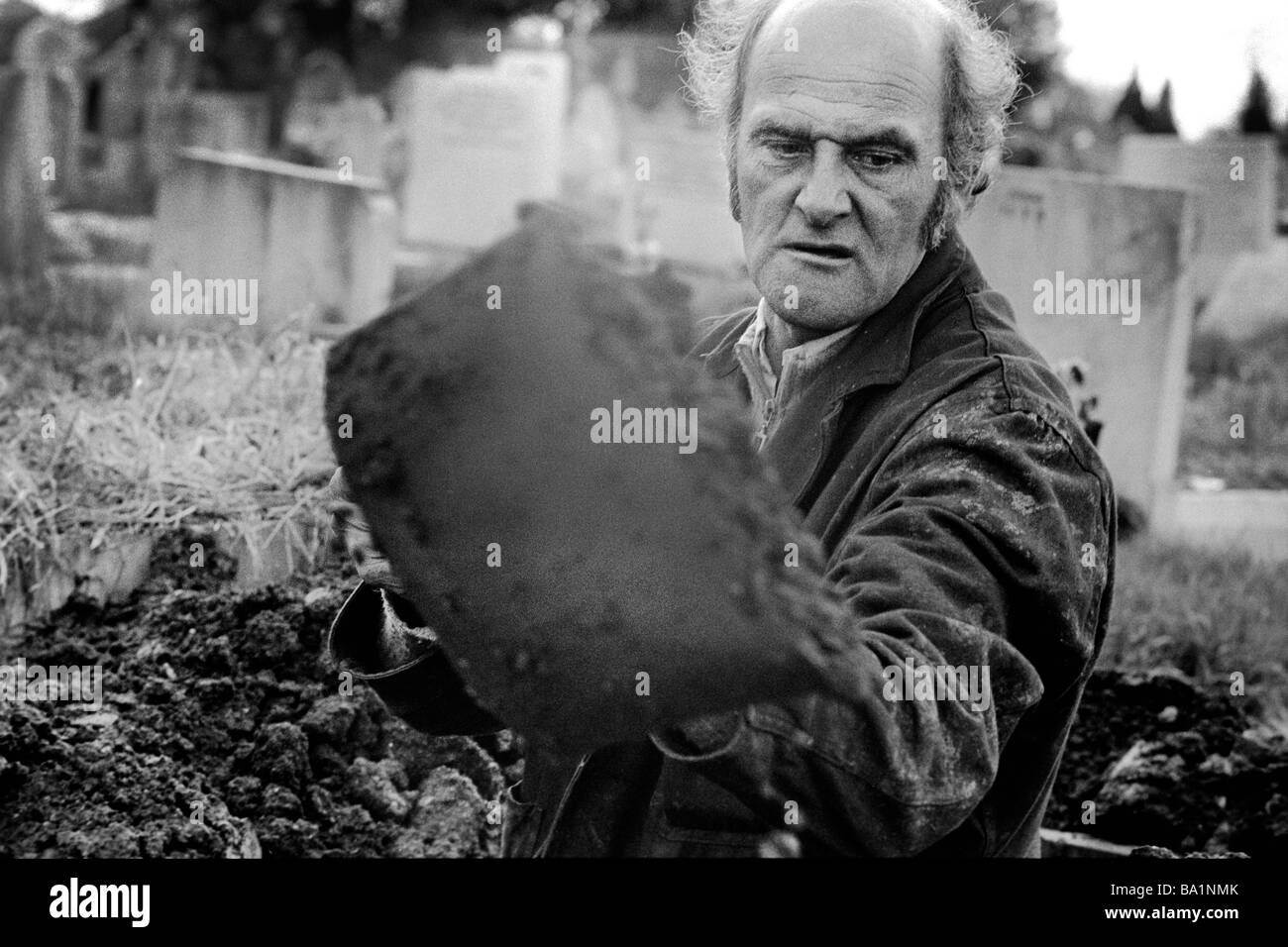 Grave digger, St pancras cemetery. London Stock Photo Alamy