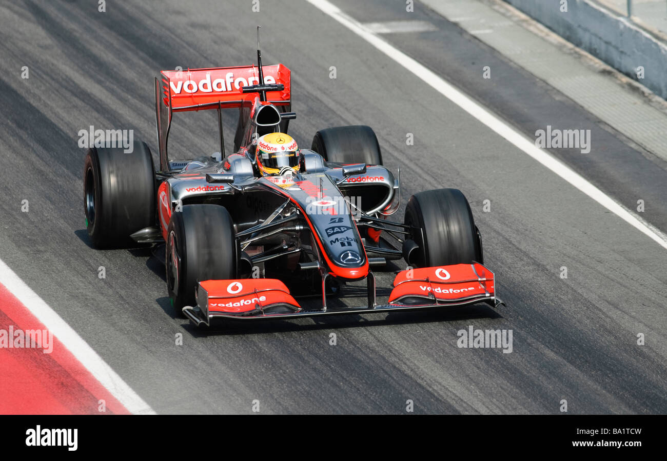 Lewis HAMILTON in the McLaren Mercedes MP4 24 car during Formula One  testing sessions in March 2009 Stock Photo - Alamy