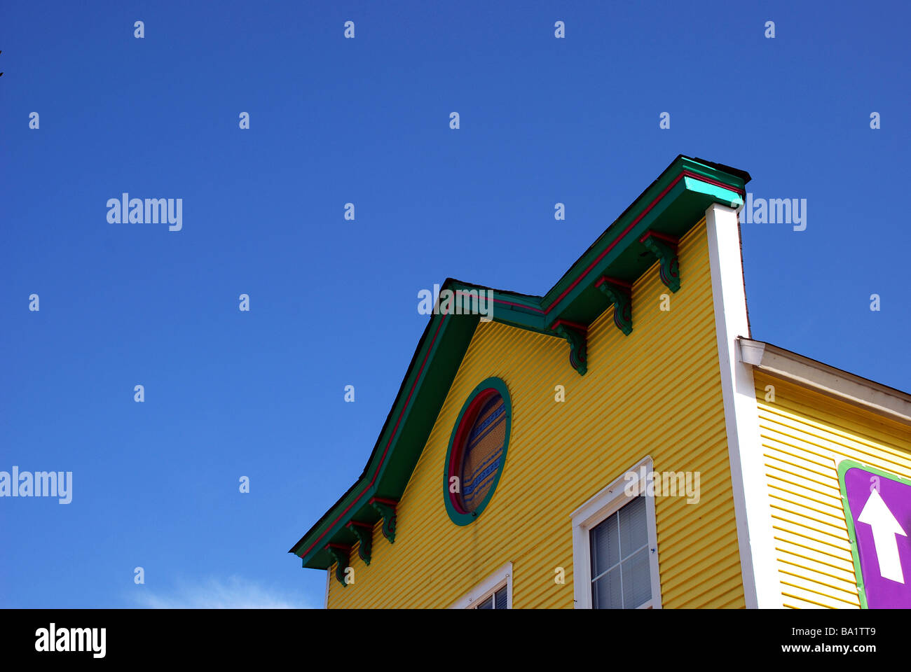 Blue sky house hi-res stock photography and images - Alamy