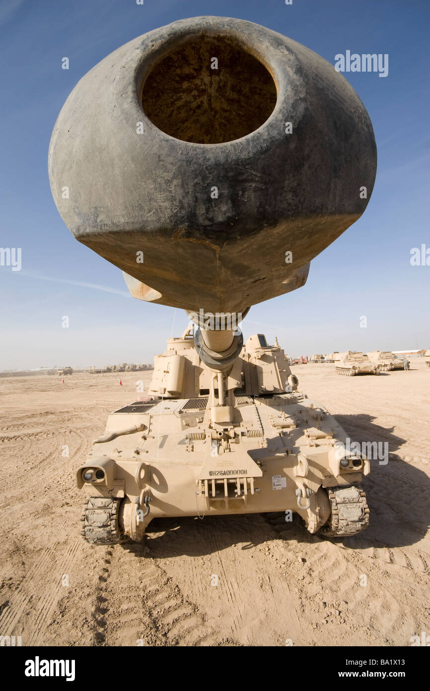 Self propelled howitzer m109 hi-res stock photography and images - Alamy