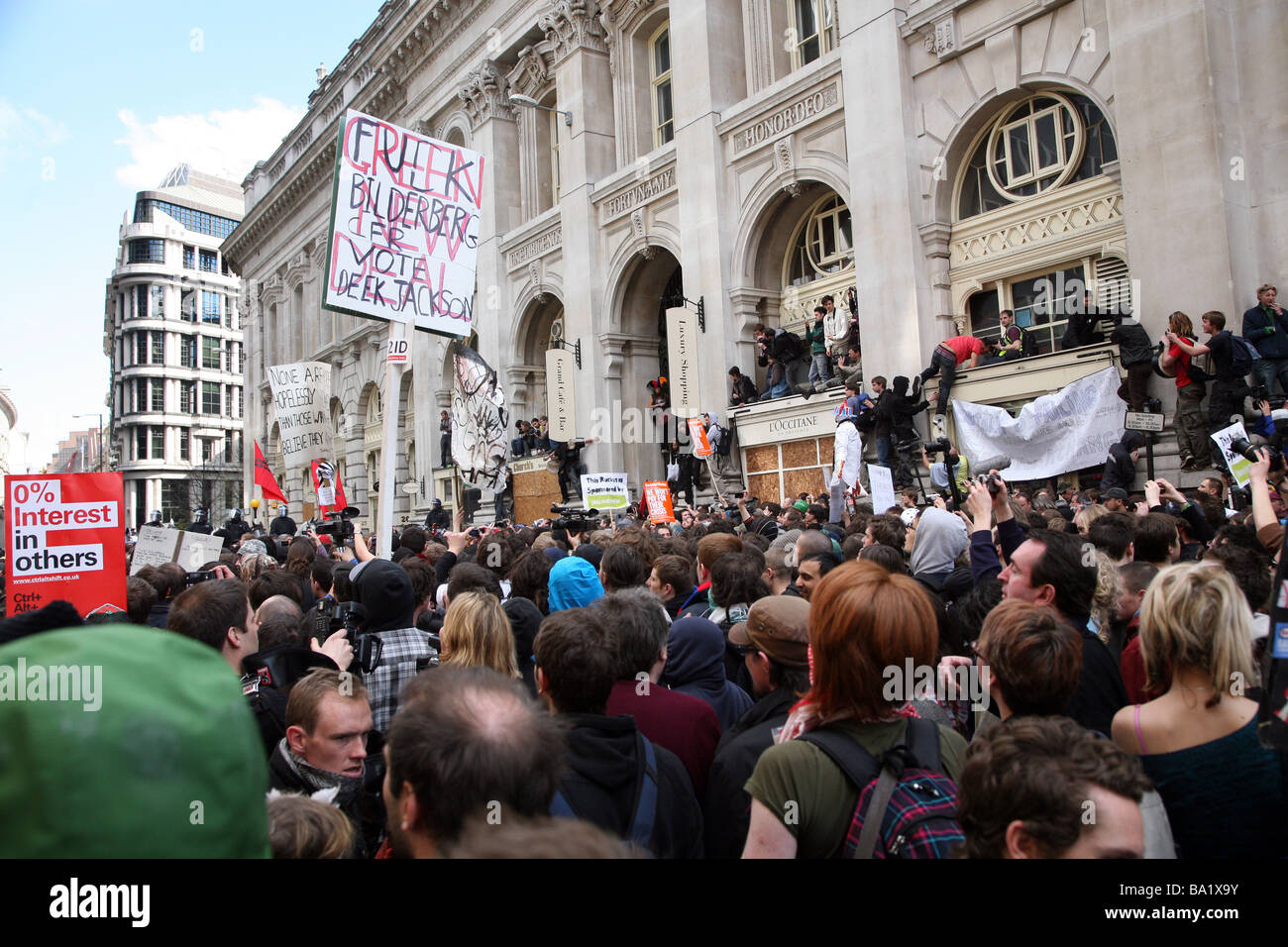 Protestors at the Royal Exchange during the G20 protests in London Stock Photo