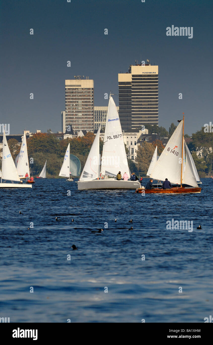Sail boats upon the Außenalster, in the background the skyskrapers of Mundsburg in Hamburg, Germany. Stock Photo
