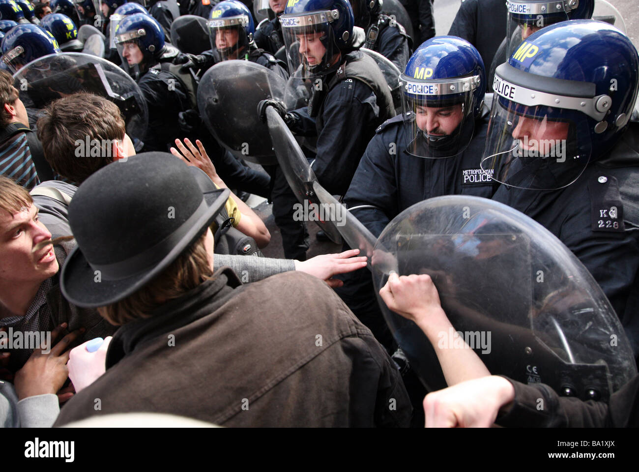 Riot police clash with protestors at the G20 protests in London Stock Photo