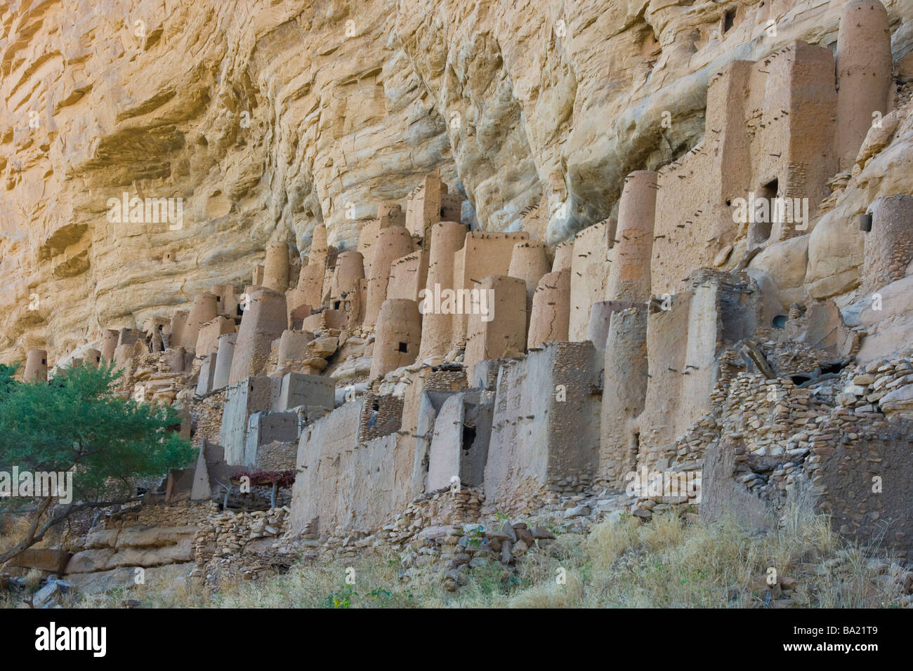 Tellem Houses above Ireli Village in Pays Dogon in Mali Stock Photo Alamy