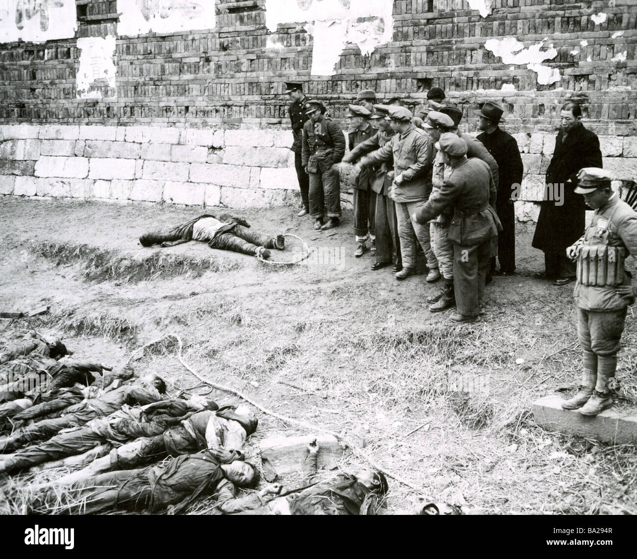 CHINESE CIVIL WAR  Nationalist officers inspect Communist dead Stock Photo