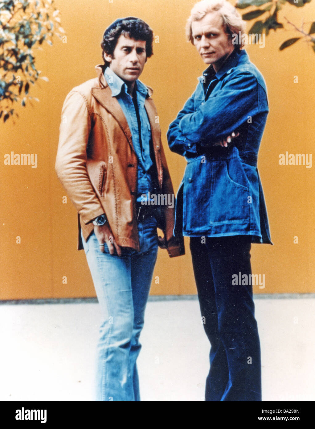 STARSKY AND HUTCH  1970s US TV series with Paul Michael Glaser at left and David Soul Stock Photo