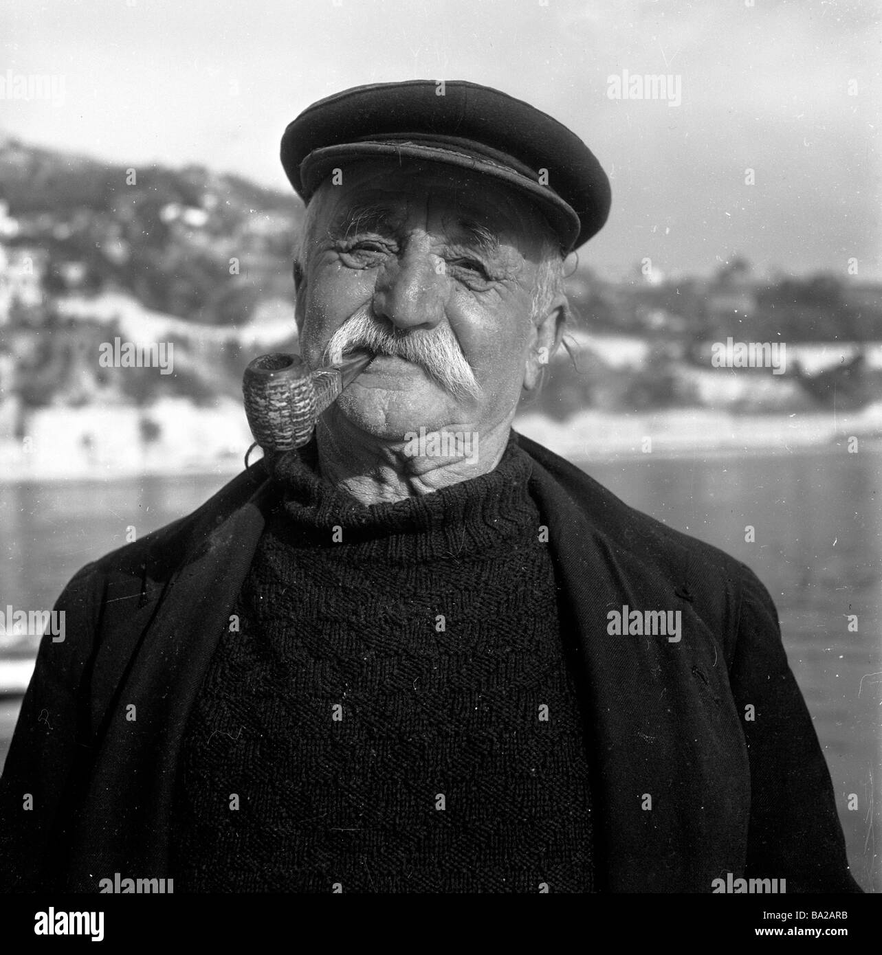 1950s, a portrait by J Allan Cash of a local fisherman in beret and with pipe, at the port of Villefranche-sur-Mer, on the French Riviera, France. Stock Photo